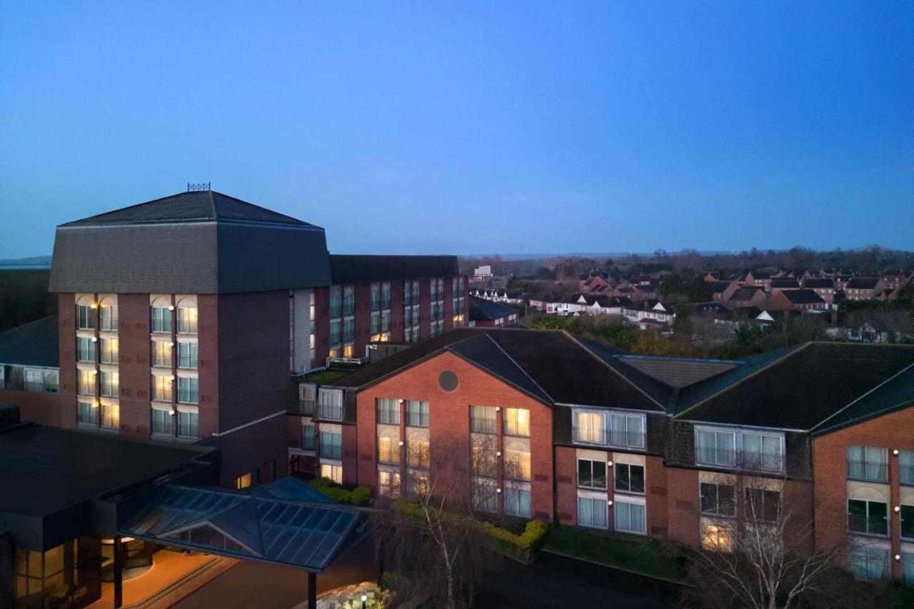 Delta Hotels By Marriott Heathrow Windsor Eksteriør bilde