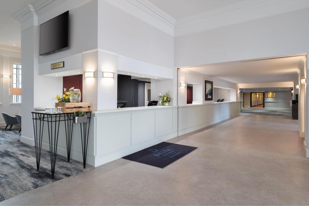 Delta Hotels By Marriott Heathrow Windsor Eksteriør bilde