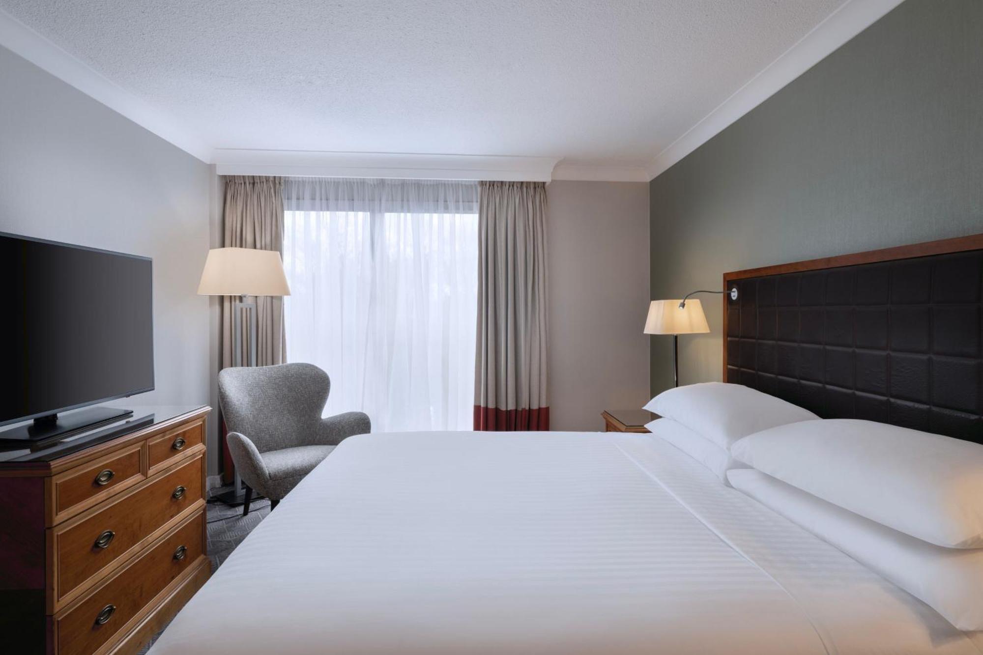 Delta Hotels By Marriott Heathrow Windsor Eksteriør bilde