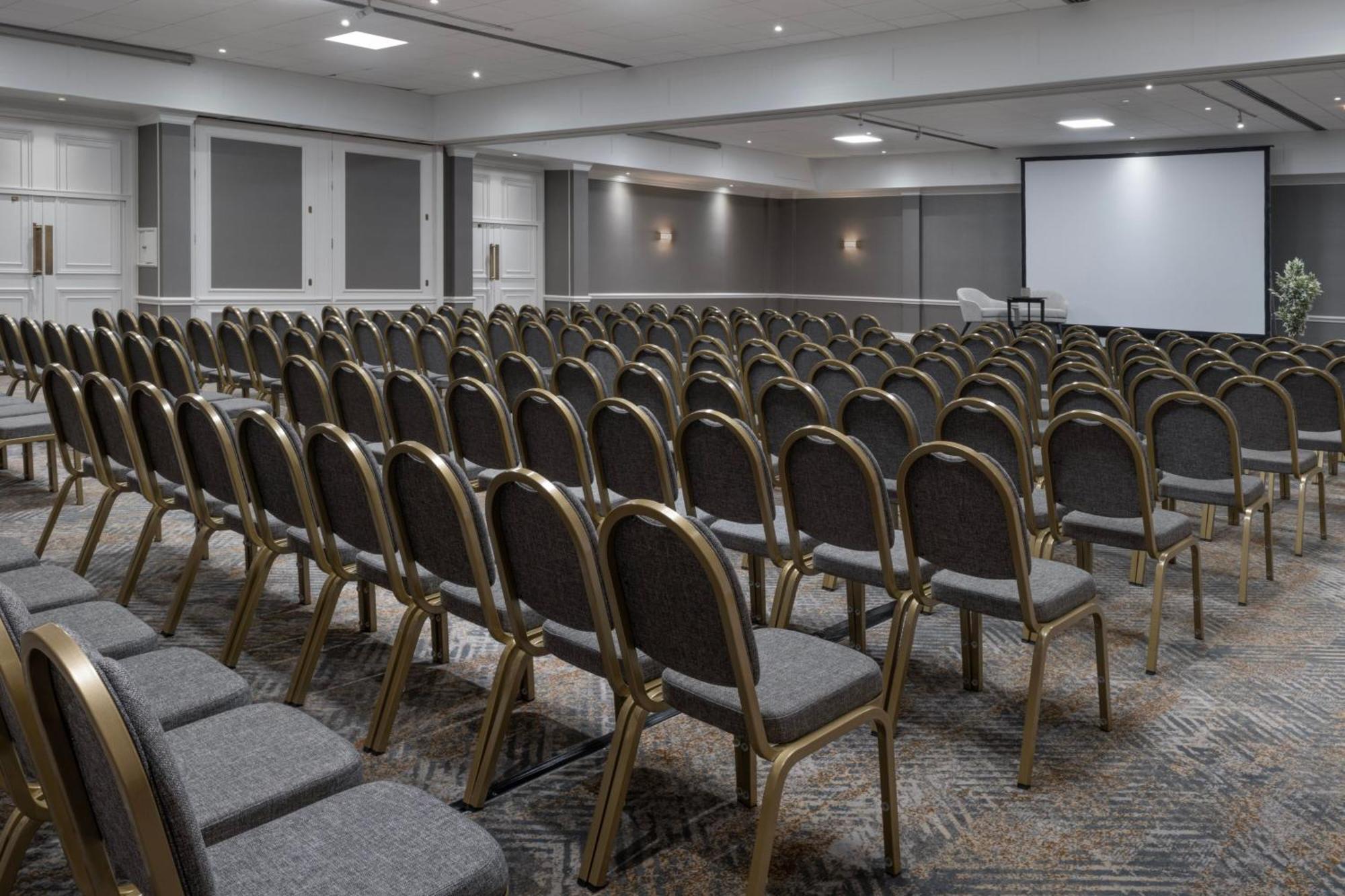 Delta Hotels By Marriott Heathrow Windsor Eksteriør bilde