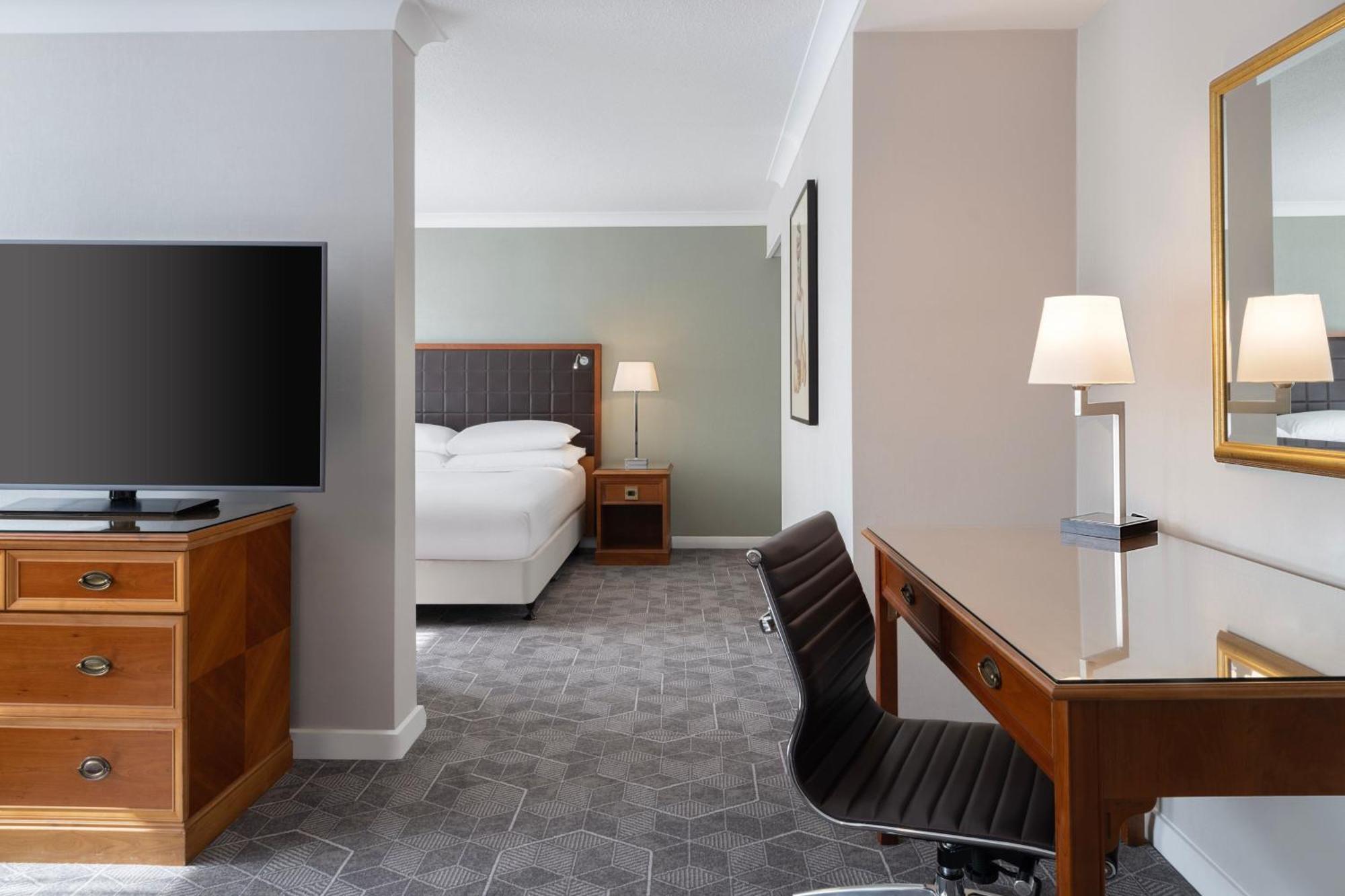 Delta Hotels By Marriott Heathrow Windsor Eksteriør bilde