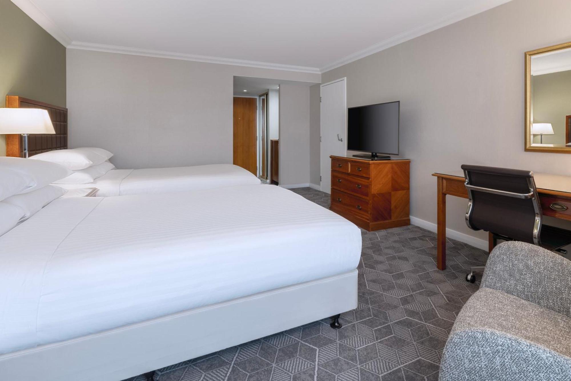 Delta Hotels By Marriott Heathrow Windsor Eksteriør bilde