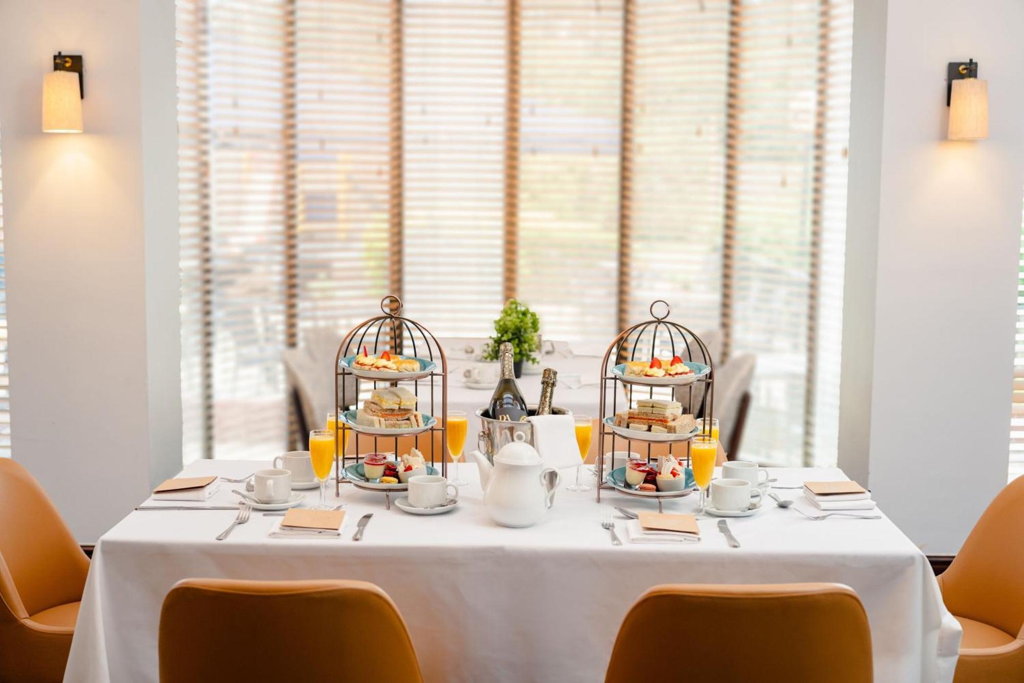 Delta Hotels By Marriott Heathrow Windsor Eksteriør bilde