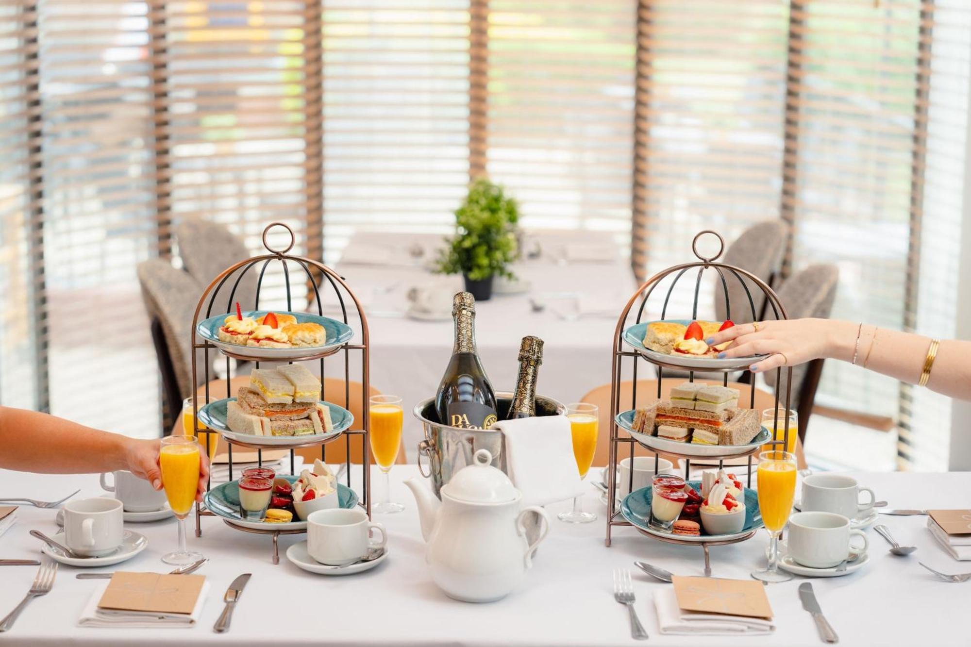 Delta Hotels By Marriott Heathrow Windsor Eksteriør bilde