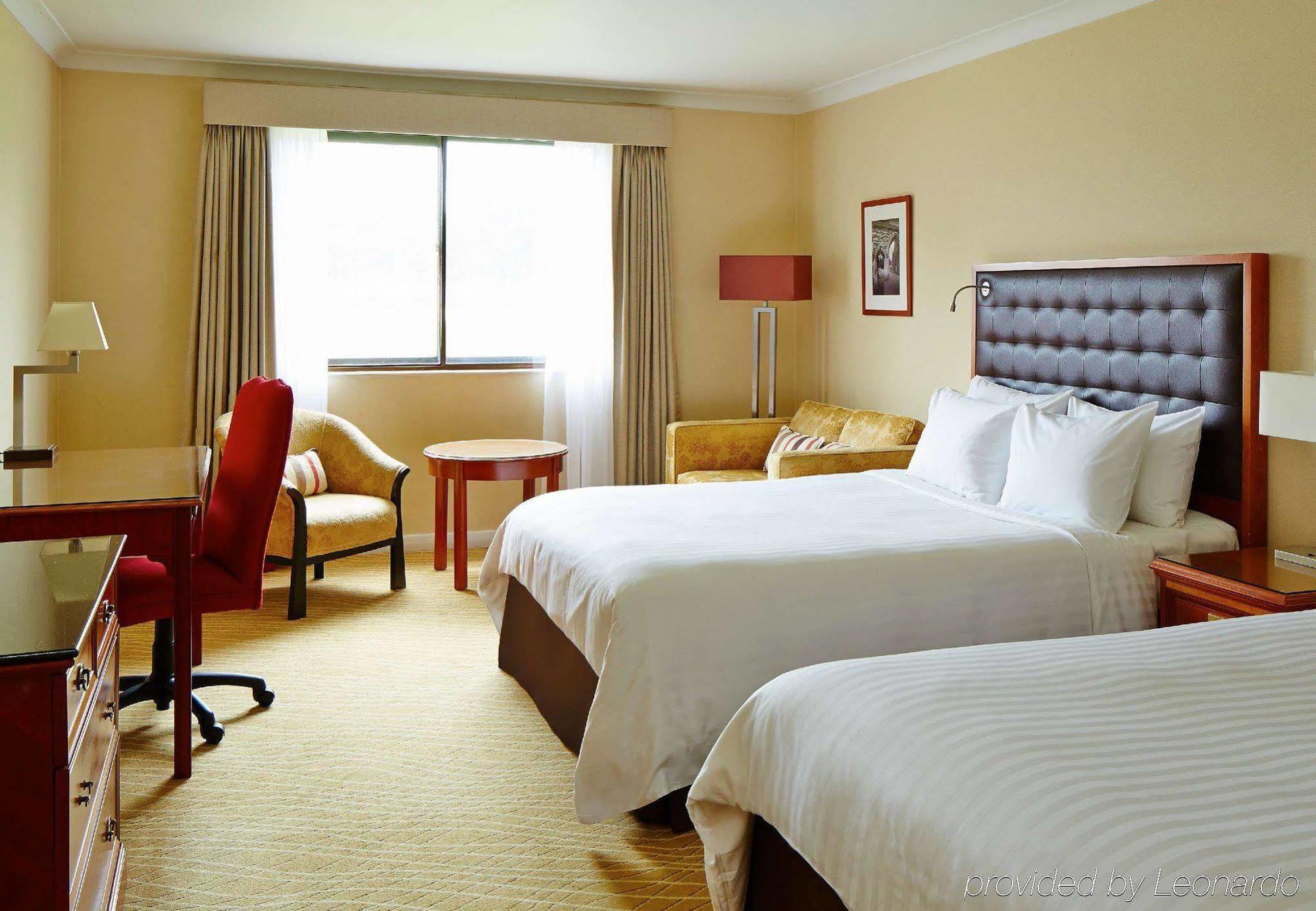 Delta Hotels By Marriott Heathrow Windsor Eksteriør bilde
